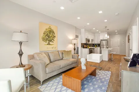 $3,800 | 10 Essex Street, Unit 407, Cambridge, MA 02139
