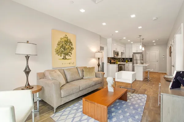 $3,800 | 10 Essex Street, Unit 407, Cambridge, MA 02139