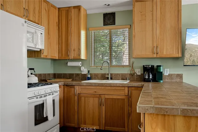 $320,000 | 708 Pinnacle Drive, Lake Arrowhead, CA 92352