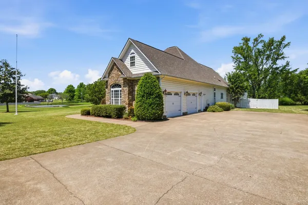 $694,000 | 26455 Austin Whitt Road, Ardmore, TN 38449