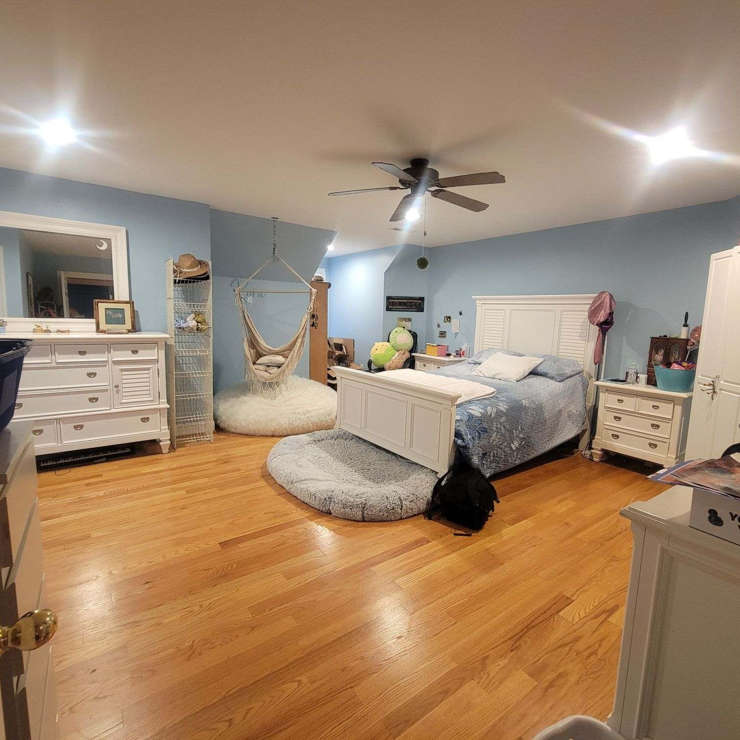 828 Prosser Road Leoma, TN 38468 - Photo 9 of 20 a spacious bedroom with a bed a couch and dresser