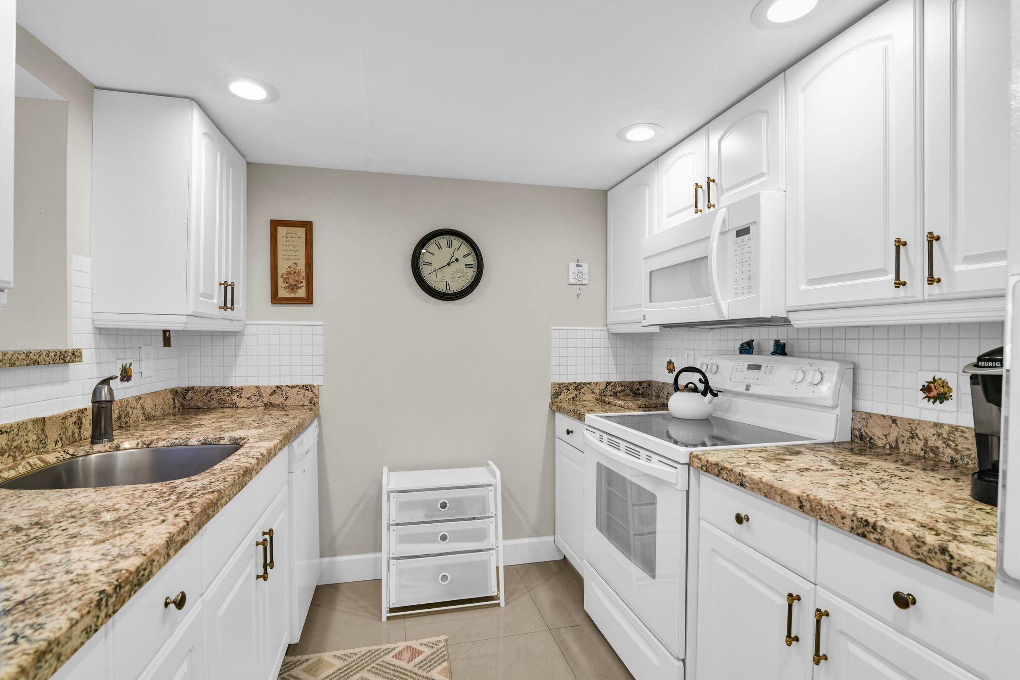 899 Jeffery Street, Unit 3010 Boca Raton, FL 33487 - Photo 12 of 99 899 Jeffery St 301 Kitchen 2