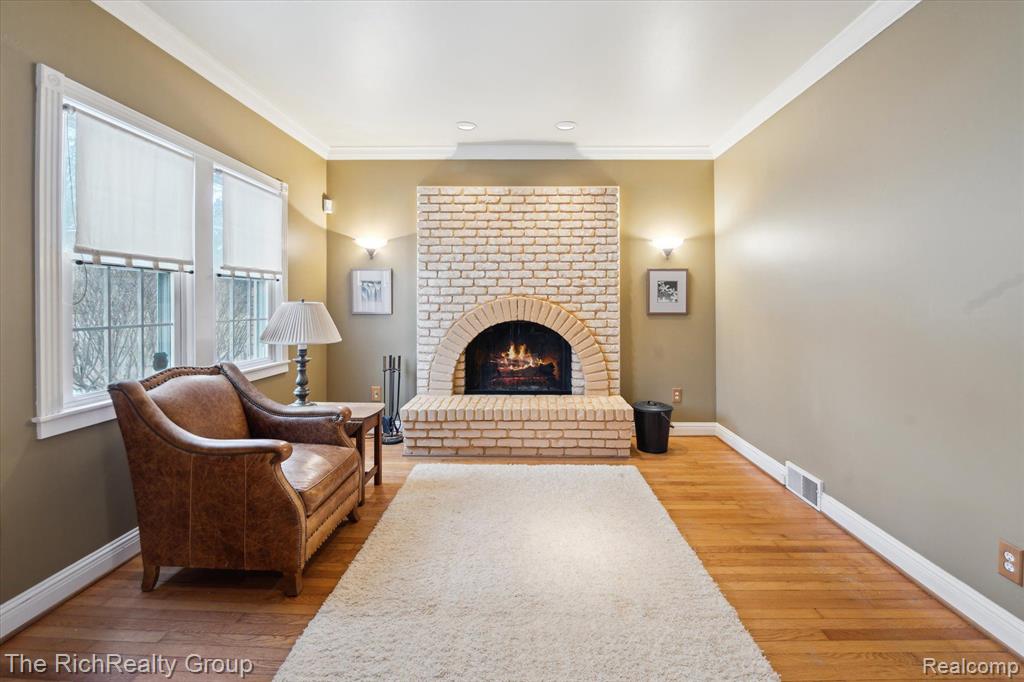 22496 Springbrook Avenue Farmington Hills, MI 48336 - Photo 8 of 33