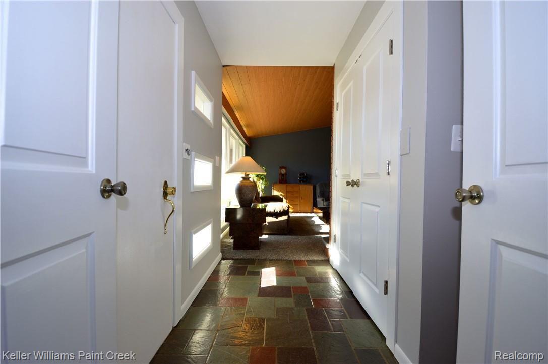 263 Booth Road Troy, MI 48085 - Photo 4 of 67 DSC_1307.JPG