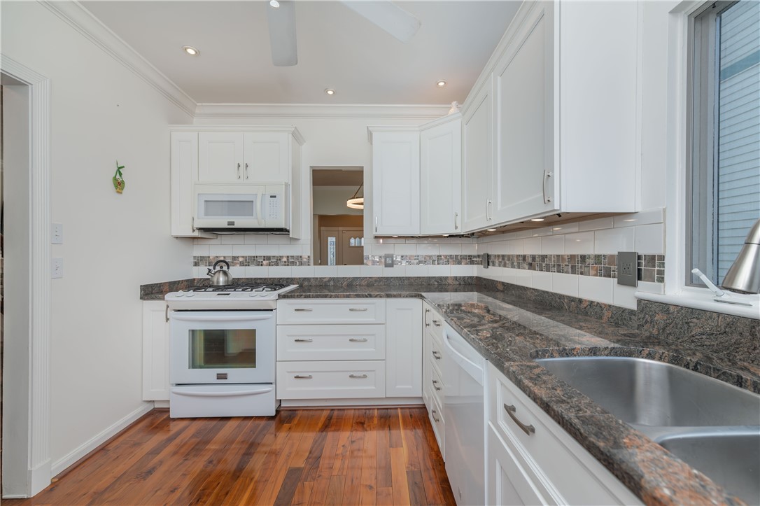 215 South Fitzhugh Street Rochester, NY 14608 - Photo 11 of 39 Kitchen