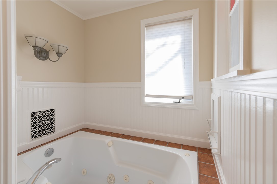 215 South Fitzhugh Street Rochester, NY 14608 - Photo 24 of 39 Bath