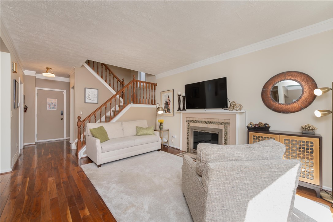 215 South Fitzhugh Street Rochester, NY 14608 - Photo 5 of 39 Living room