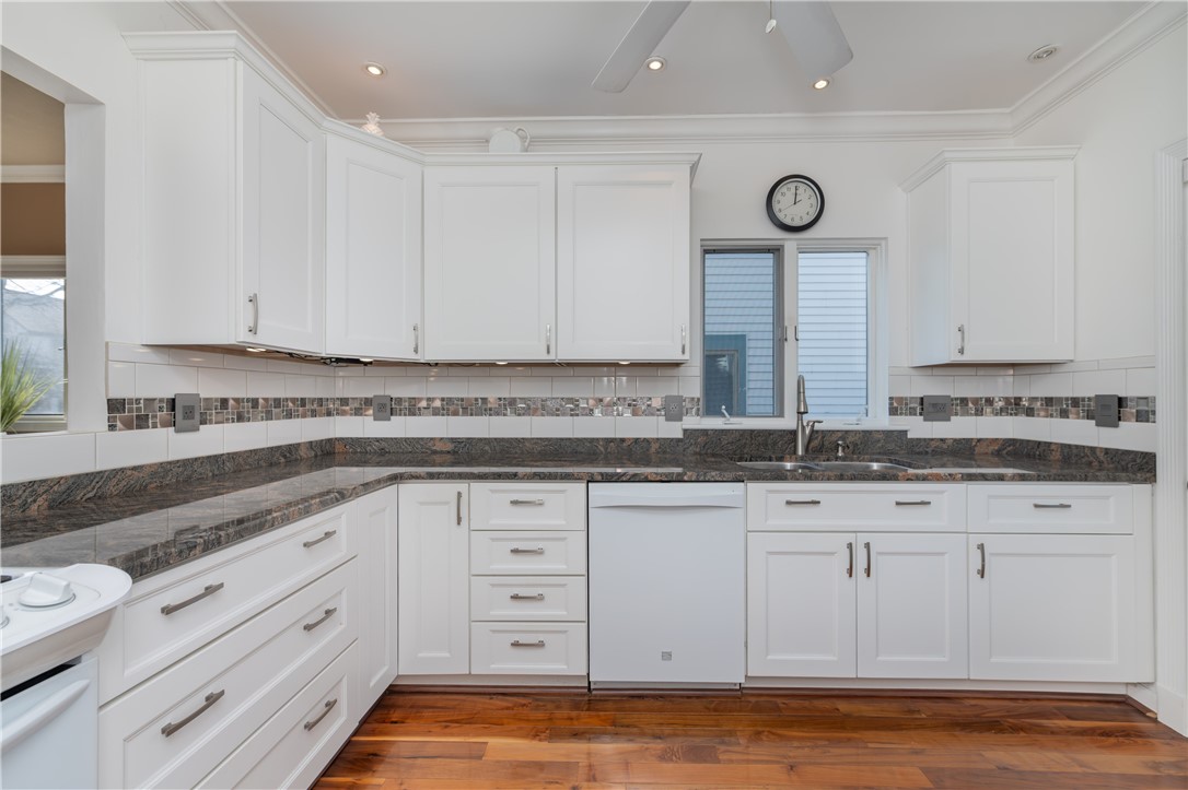 215 South Fitzhugh Street Rochester, NY 14608 - Photo 10 of 39 Kitchen