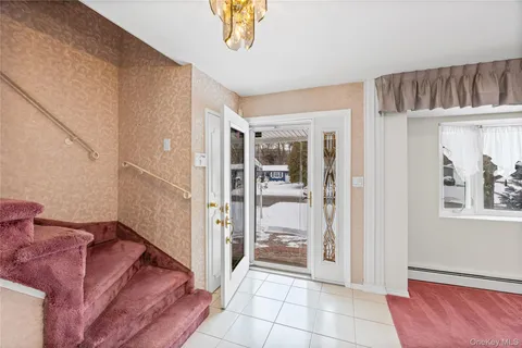 a view of entryway and kitchen