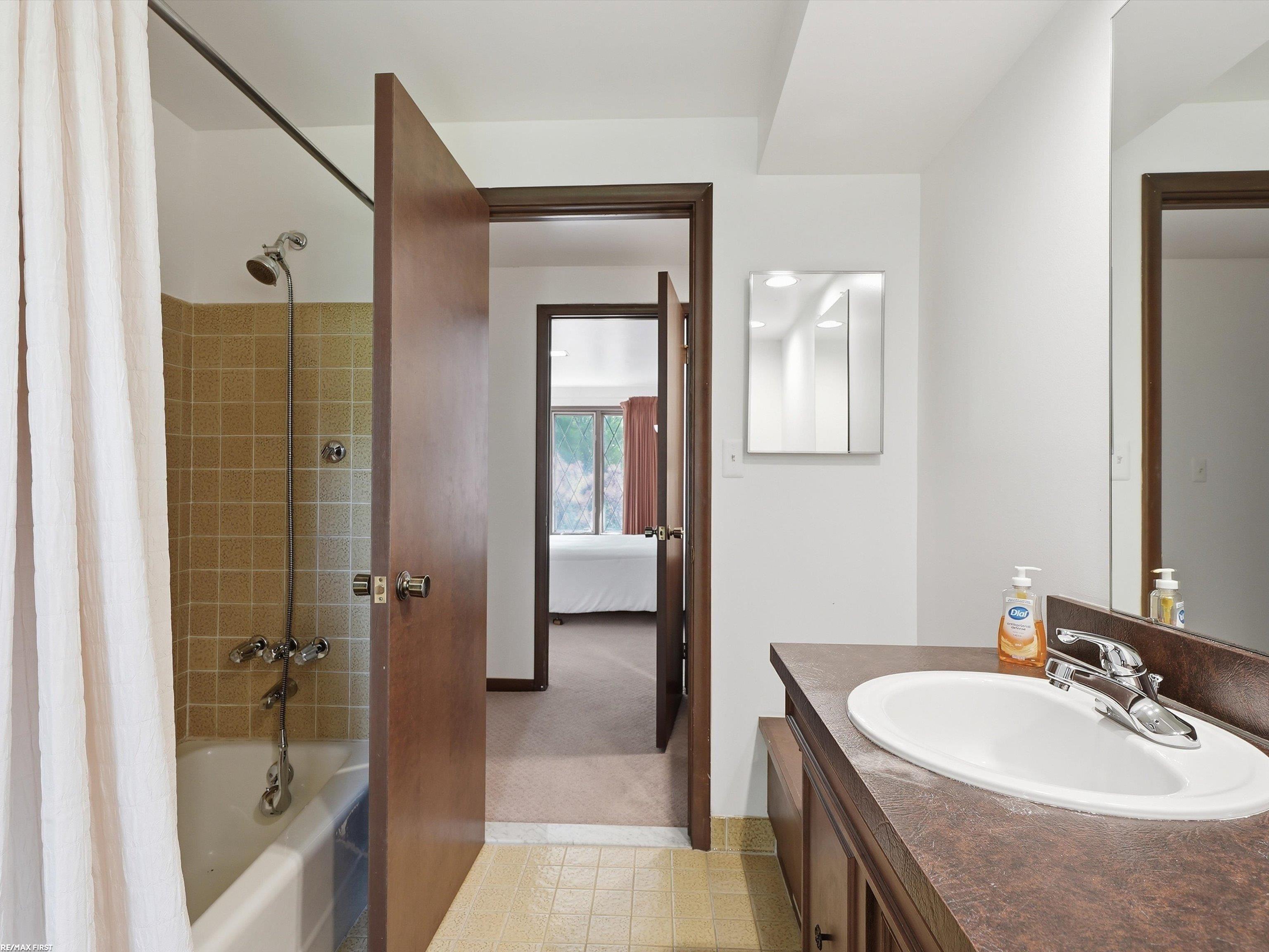 4677 Rolling Ridge Road West Bloomfield, MI 48323 - Photo 48 of 76