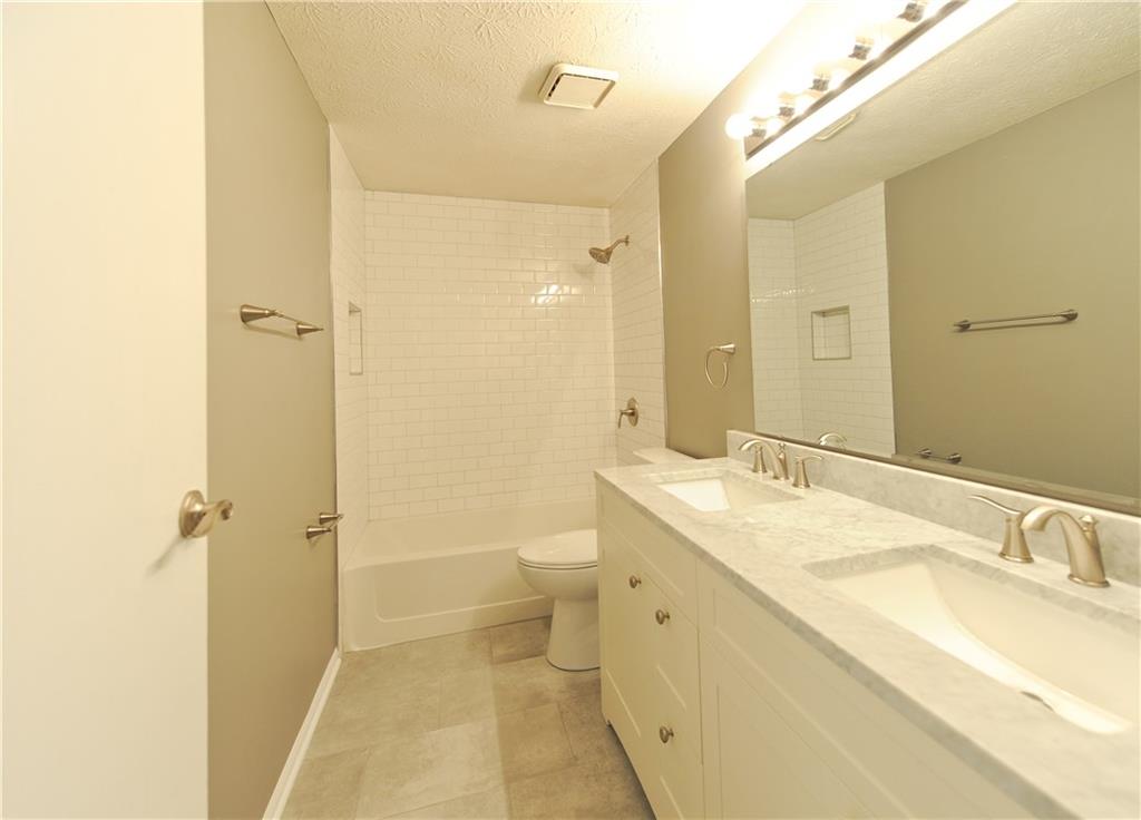 8414 Castle Ridge Lane Indianapolis, IN 46256 - Photo 12 of 40 Gallery Image 12