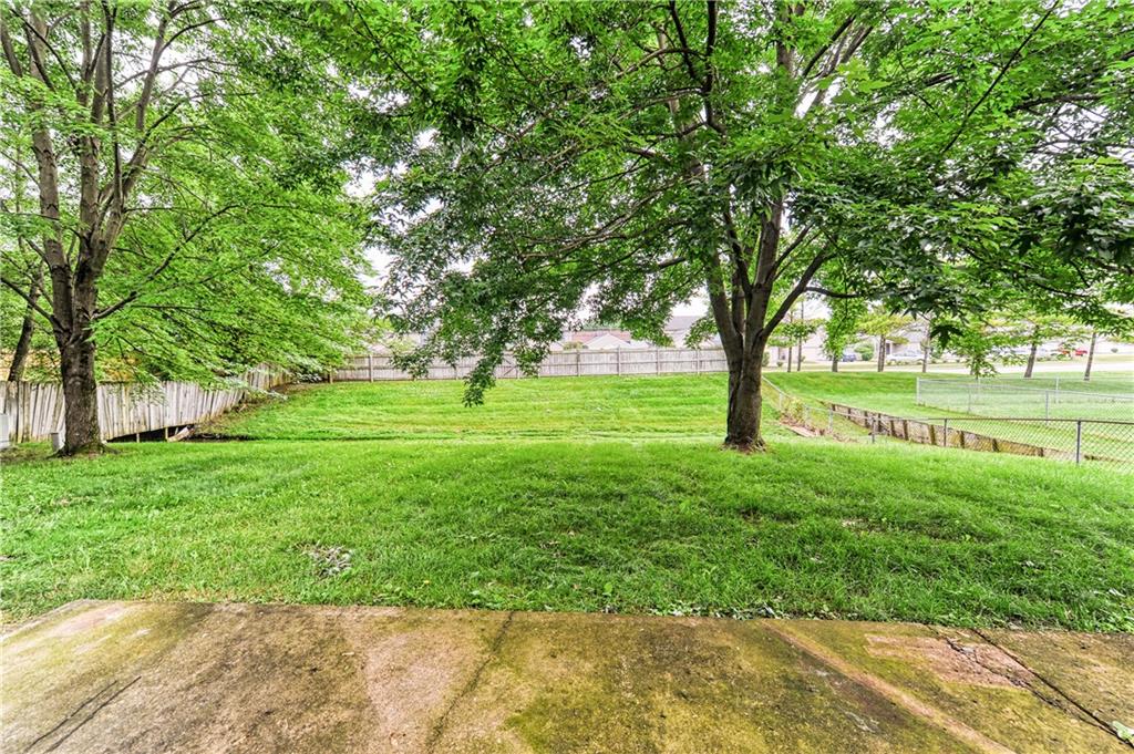 8414 Castle Ridge Lane Indianapolis, IN 46256 - Photo 4 of 40 Gallery Image 4