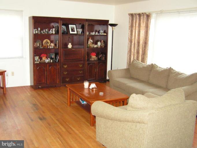 6416 Rivington Road Springfield, VA 22152 - Photo 3 of 11 Living Room