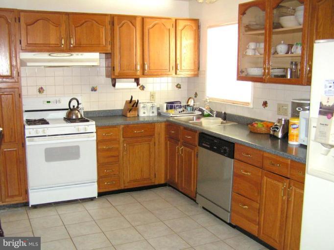 6416 Rivington Road Springfield, VA 22152 - Photo 5 of 11 Kitchen