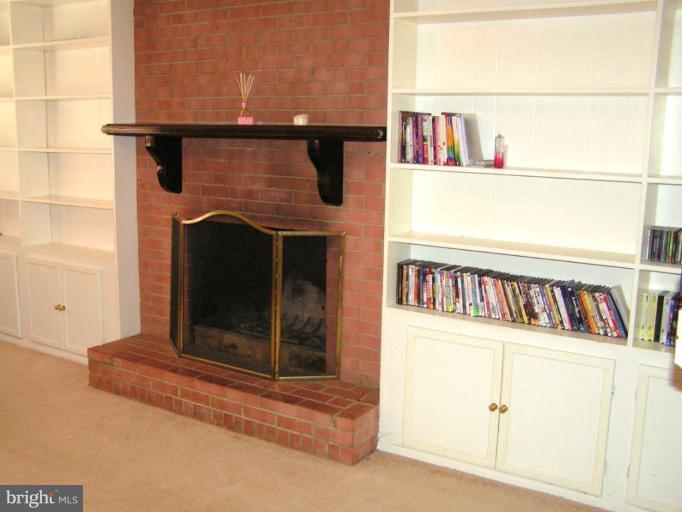 6416 Rivington Road Springfield, VA 22152 - Photo 7 of 11 Family Room