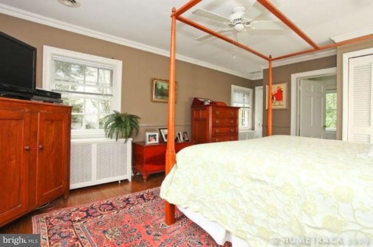 221 Tunbridge Road Baltimore, MD 21212 - Photo 4 of 14 a bed room with a bed and a dresser