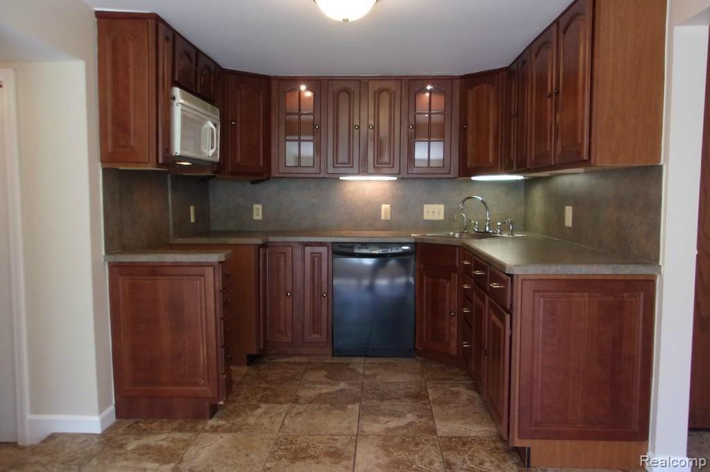 6128 Swartout Road Algonac, MI 48001 - Photo 14 of 37 100_1439.jpg