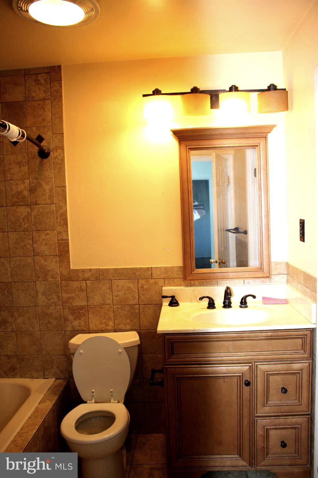 146 Oakmont Road Clementon, NJ 08021 - Photo 59 of 61 Elegant bathroom with warm tones.