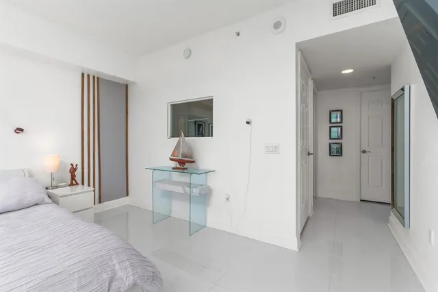 $6,000 | 411 North New River Drive East, Unit 2205, Fort Lauderdale, FL 33301