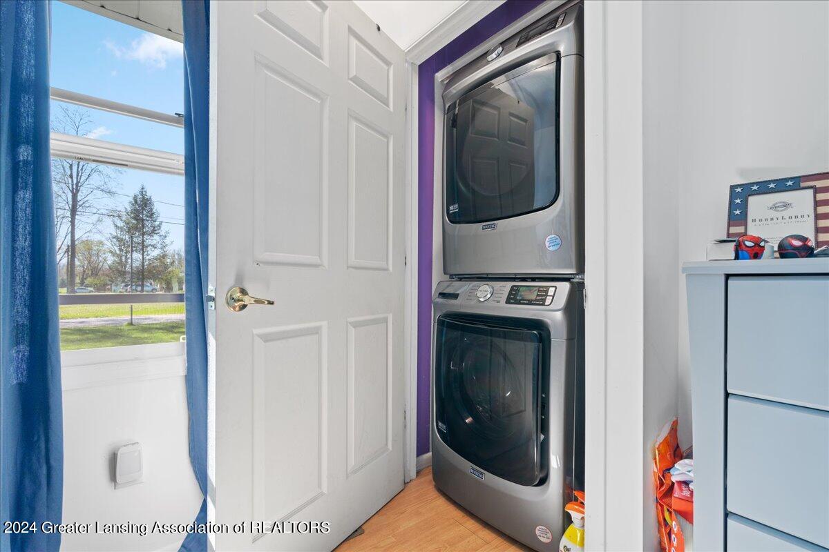 6539 Hilliard Road Lansing, MI 48911 - Photo 26 of 34 21-Media Jett - 16