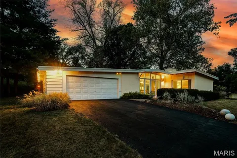 $489,900 | 709 Cheviot Court, St. Louis, MO 63122