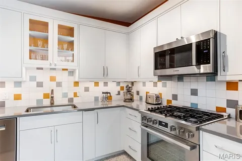 $489,900 | 709 Cheviot Court, St. Louis, MO 63122