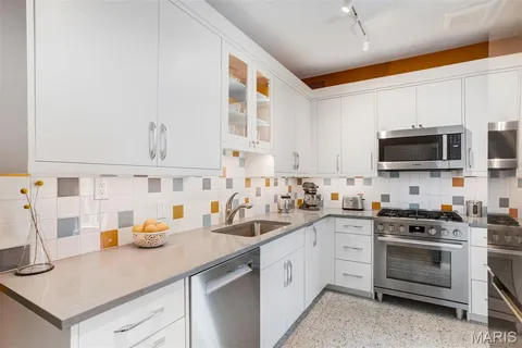 $489,900 | 709 Cheviot Court, St. Louis, MO 63122