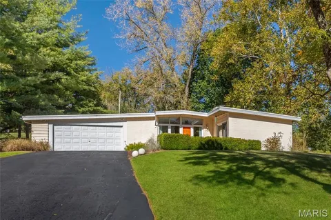 $489,900 | 709 Cheviot Court, St. Louis, MO 63122