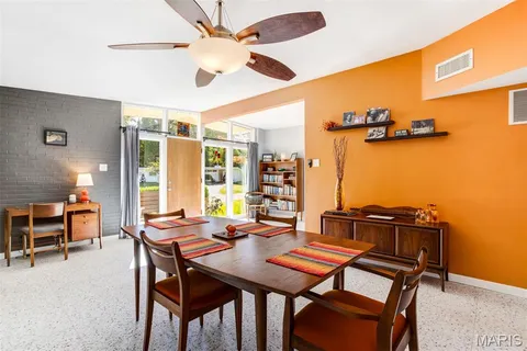 $489,900 | 709 Cheviot Court, St. Louis, MO 63122