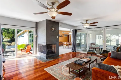 $489,900 | 709 Cheviot Court, St. Louis, MO 63122