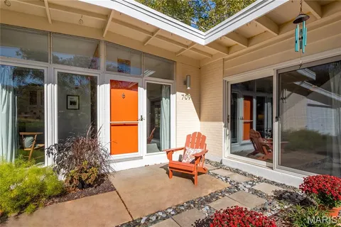 $489,900 | 709 Cheviot Court, St. Louis, MO 63122