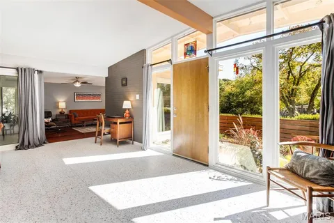 $489,900 | 709 Cheviot Court, St. Louis, MO 63122