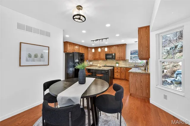 $699,900 | 305 Hays Hill Drive, Fenton, MO 63026