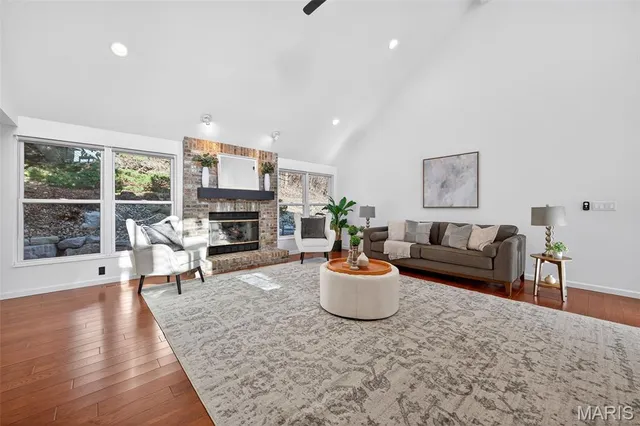 $699,900 | 305 Hays Hill Drive, Fenton, MO 63026