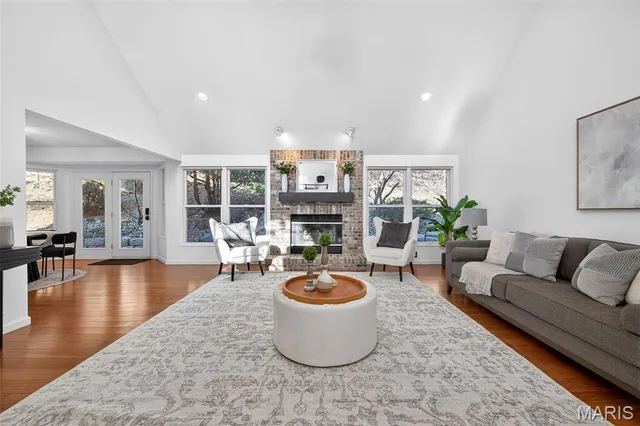 $699,900 | 305 Hays Hill Drive, Fenton, MO 63026