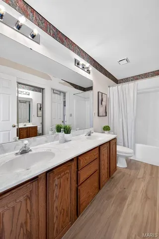 $699,900 | 305 Hays Hill Drive, Fenton, MO 63026