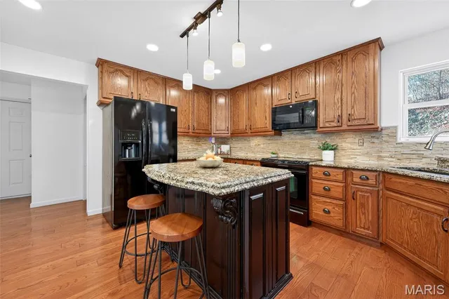 $699,900 | 305 Hays Hill Drive, Fenton, MO 63026