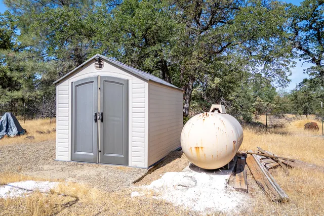a view of a yard with trees
