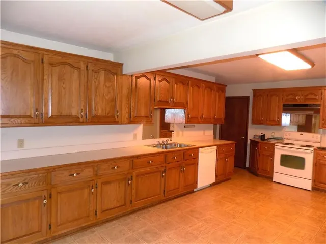 $325,000 | 1444 South Elm Street, Ottawa, KS 66067