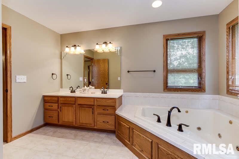 6773 Ridges Court Bettendorf, IA 52722 - Photo 17 of 24 Gallery Image 17