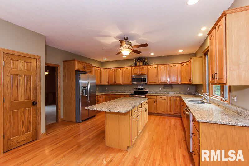 6773 Ridges Court Bettendorf, IA 52722 - Photo 5 of 24 Gallery Image 5