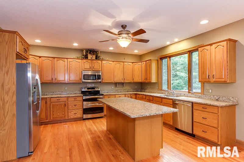 6773 Ridges Court Bettendorf, IA 52722 - Photo 6 of 24 Gallery Image 6