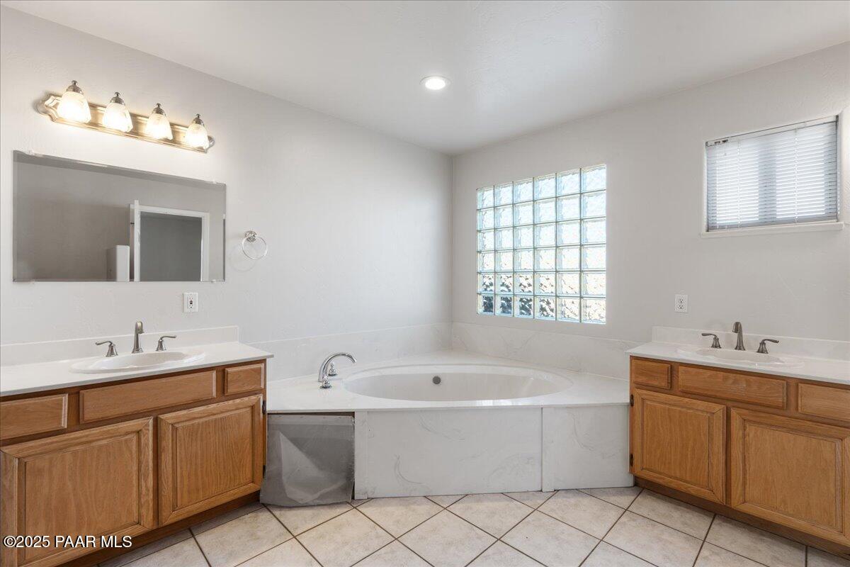 475 Highway 69 Prescott Valley, AZ 86327 - Photo 21 of 64 Primary Bathroom