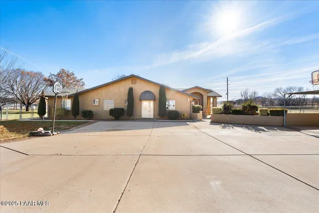 $950,000 | 475 Highway 69, Prescott Valley, AZ 86327