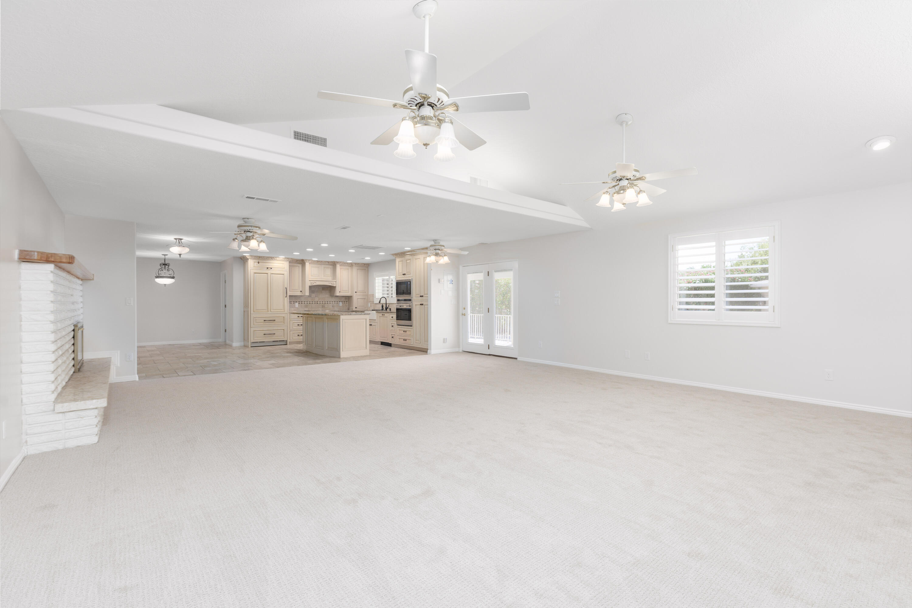 539 Diagonal Street St. George, UT 84770 - Photo 13 of 40 13 - Family Room & Kitchen