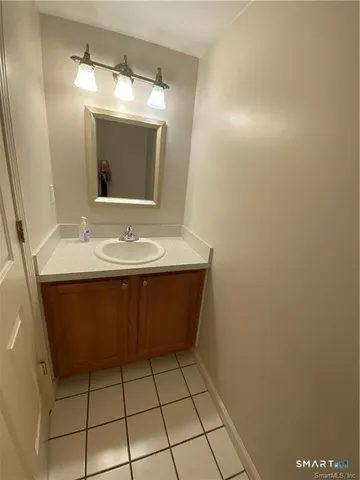 $389,000 | 11 Mannions Lane, Unit 11, Danbury, CT 06810