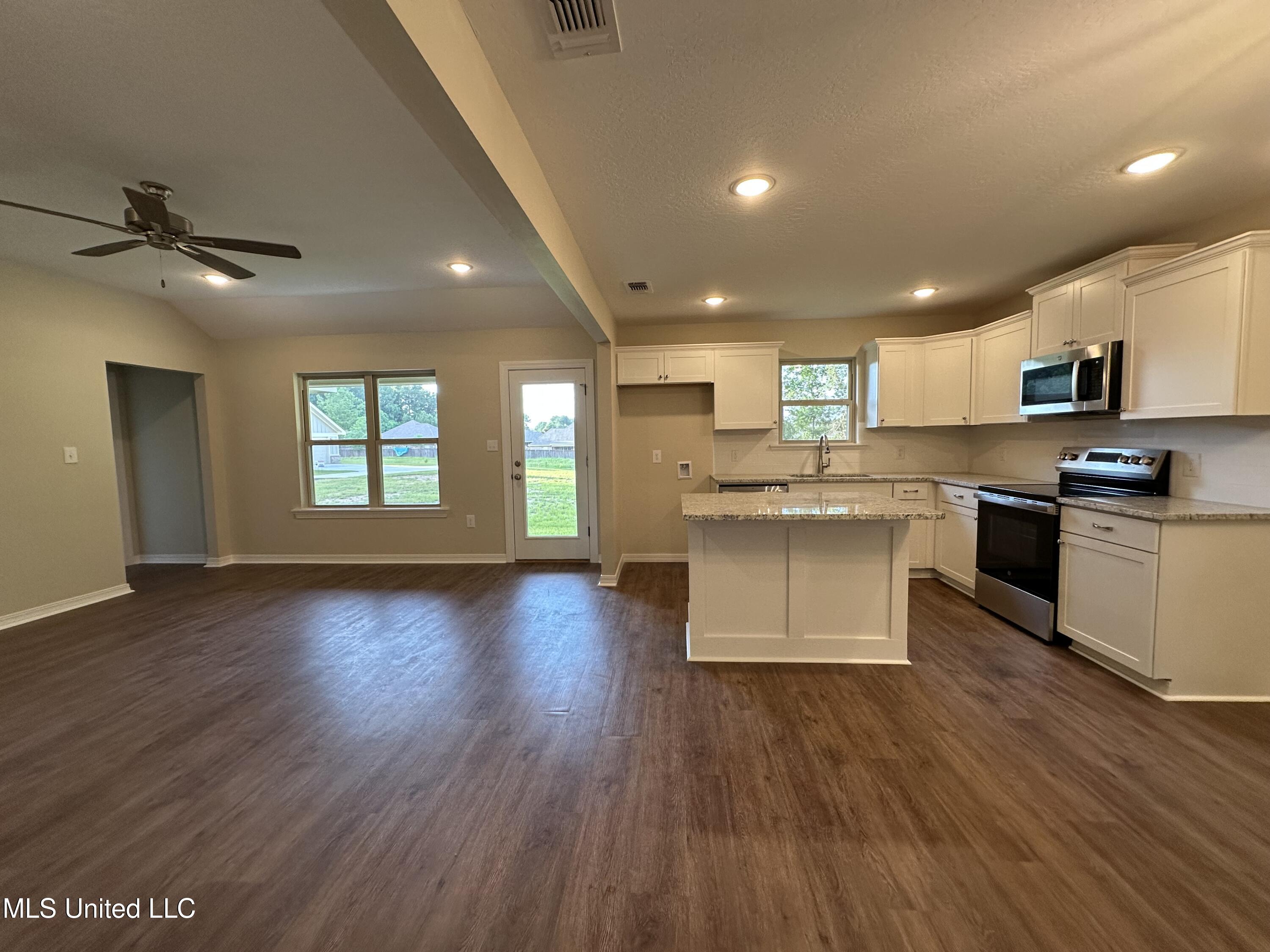 90 Todd Road Sumrall, MS 39482 - Photo 3 of 12 IMG_1721