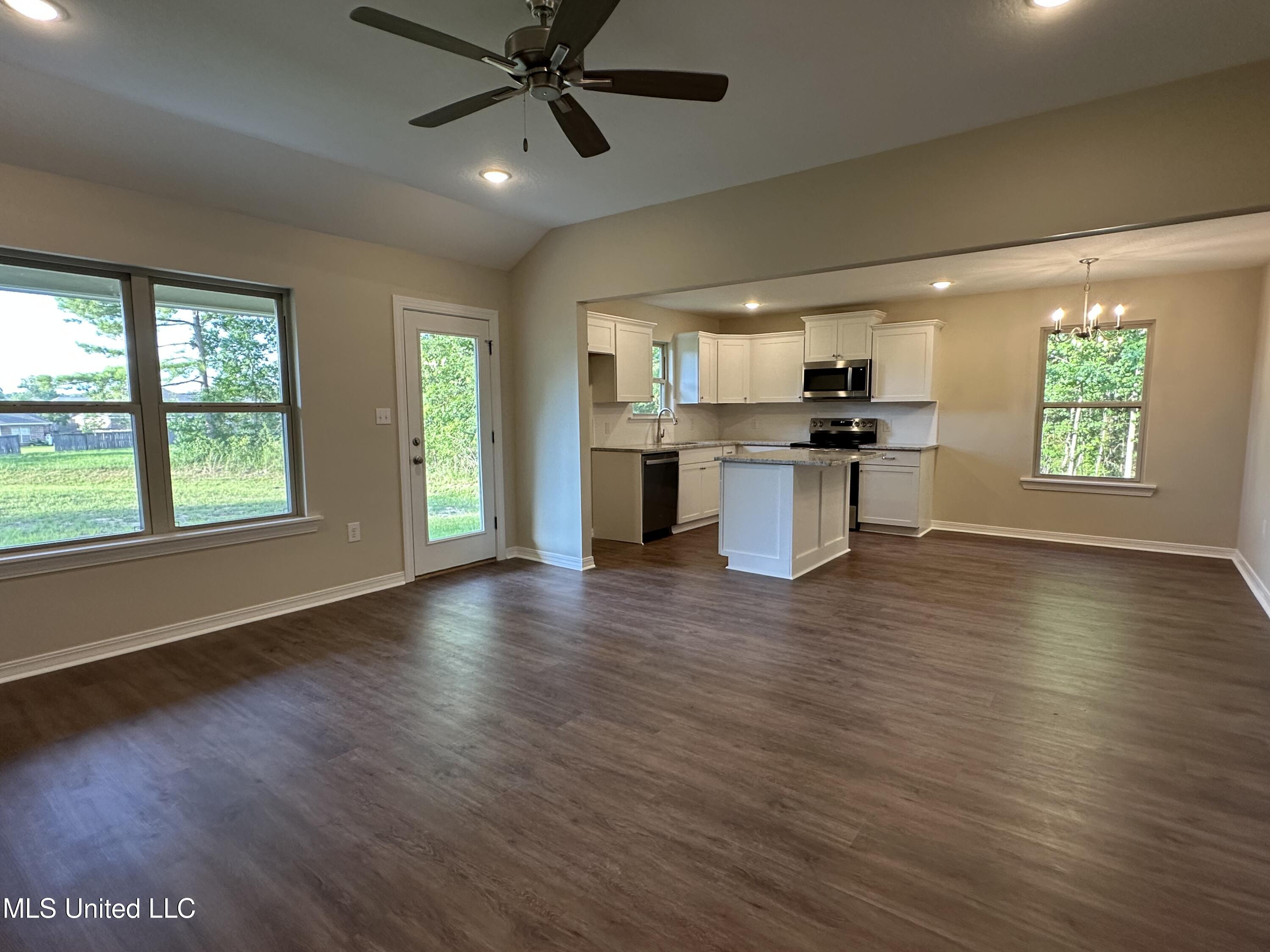 90 Todd Road Sumrall, MS 39482 - Photo 4 of 12 IMG_1723