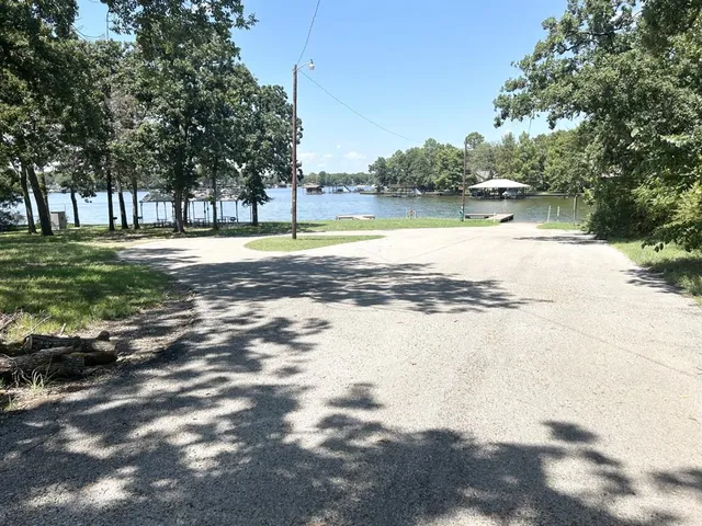 a view of a yard with a house