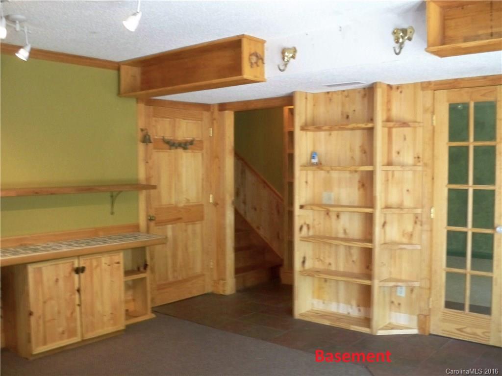 552 Old Fort Road Fairview, NC 28730 - Photo 18 of 24 Gallery Image 18